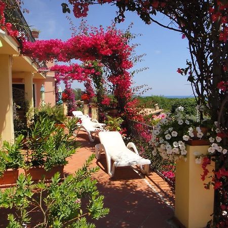 Domus De Janas Sul Mare Hotel Bari Sardo Bagian luar foto