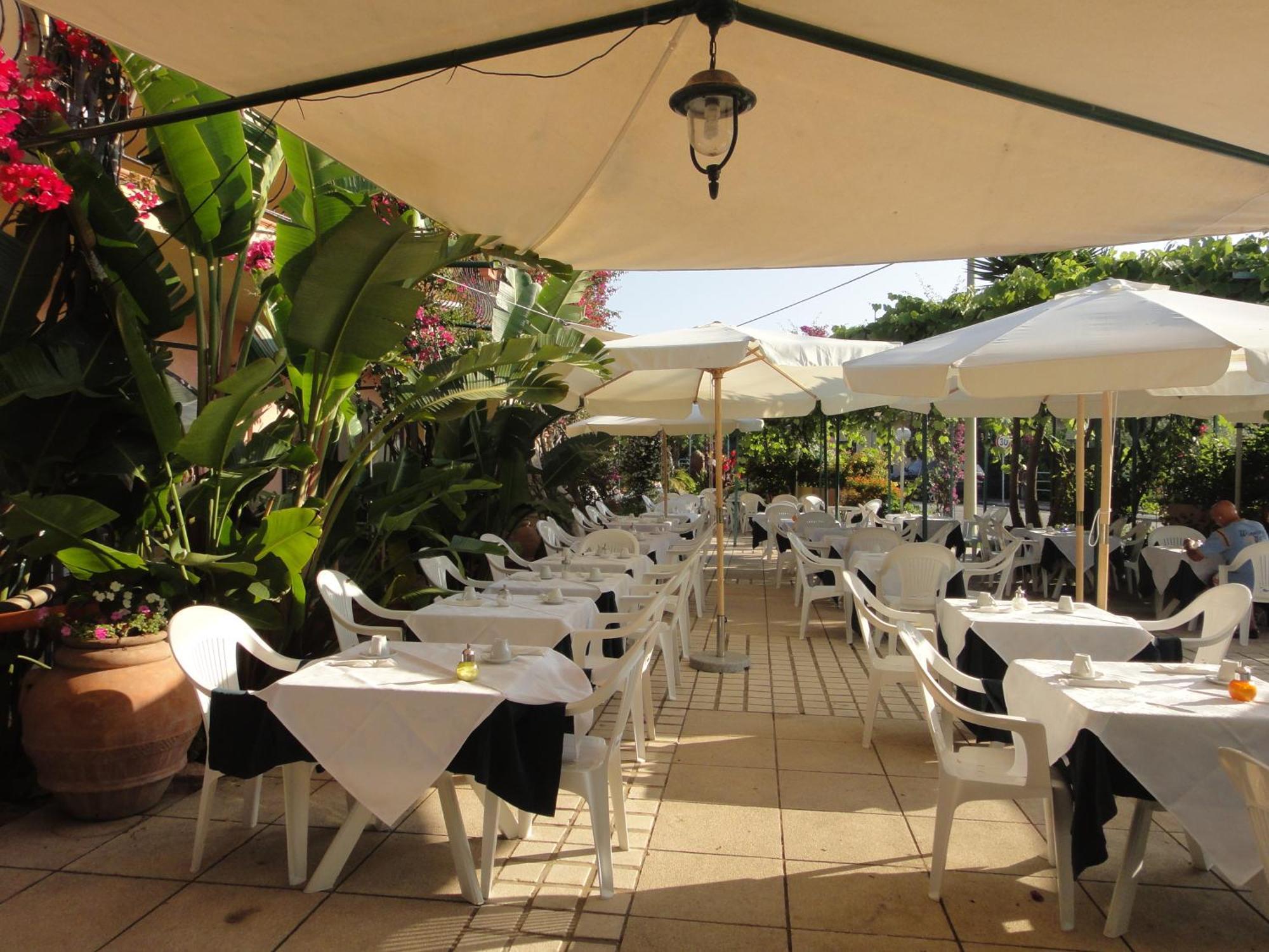 Domus De Janas Sul Mare Hotel Bari Sardo Bagian luar foto