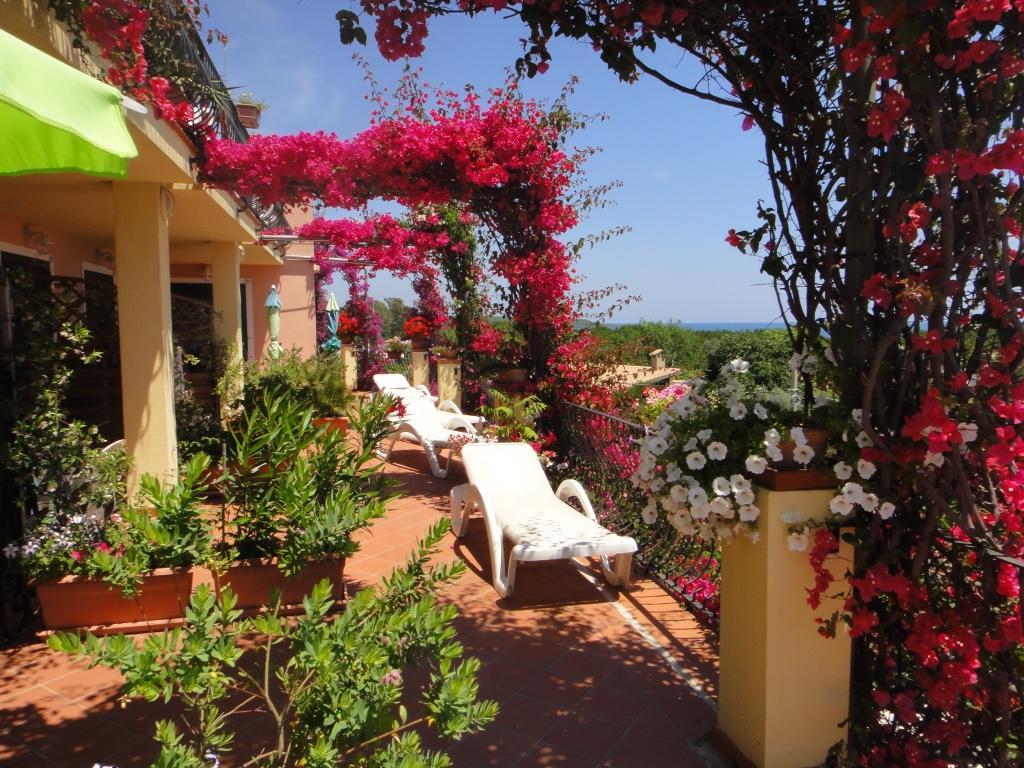 Domus De Janas Sul Mare Hotel Bari Sardo Bagian luar foto